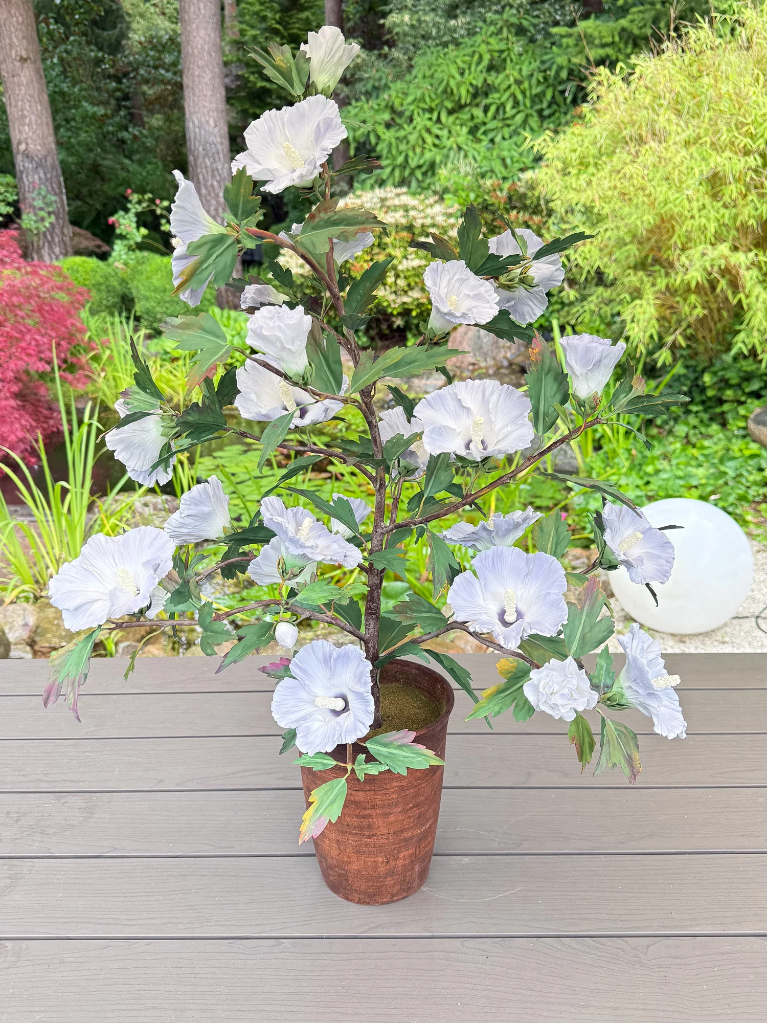 Hibiscus — botanical sculpture in porcelain and hand-painted copper by Faja Schroeder