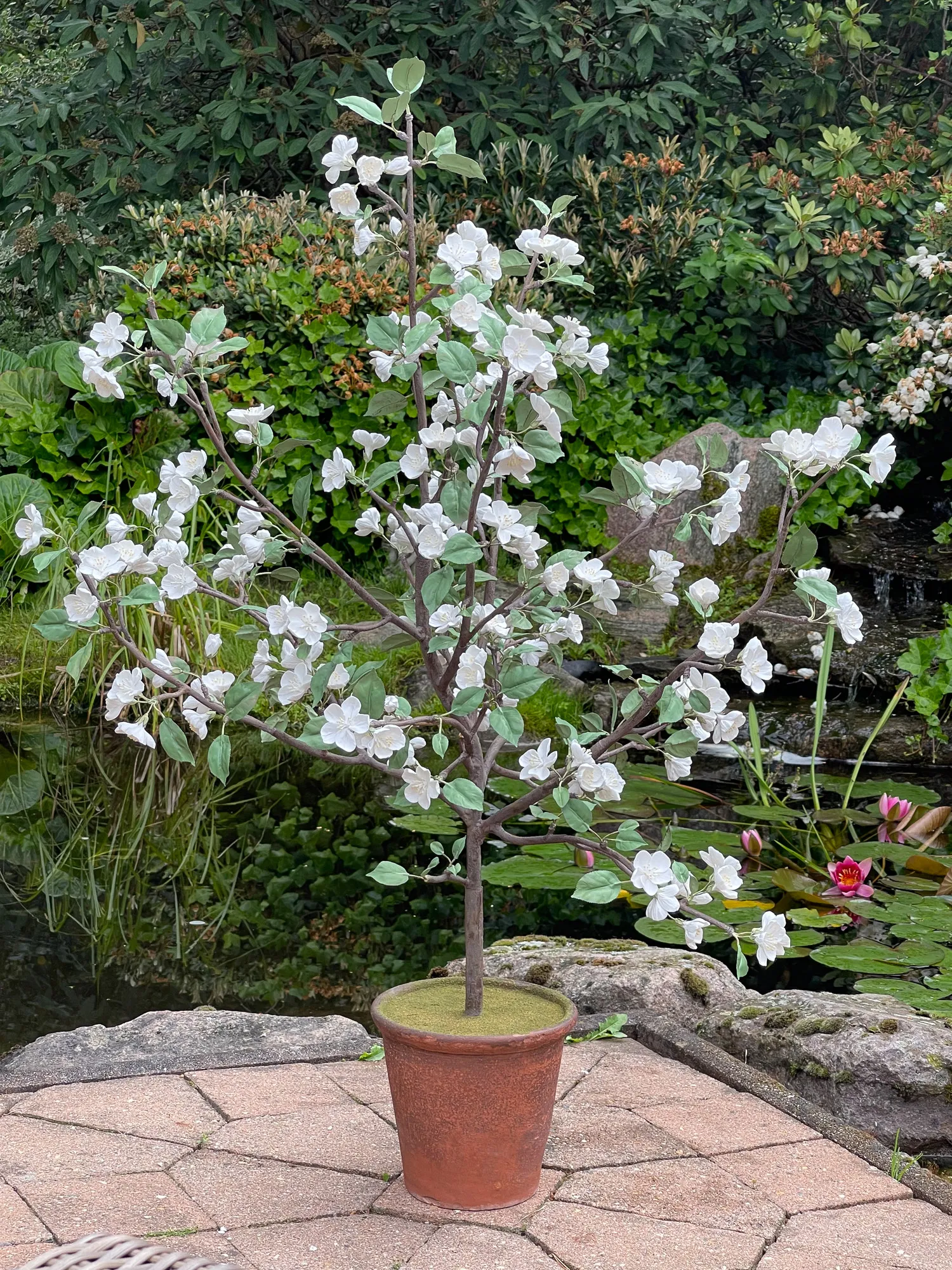 Apple blossom — botanical sculpture in porcelain and hand-painted copper by Faja Schroeder
